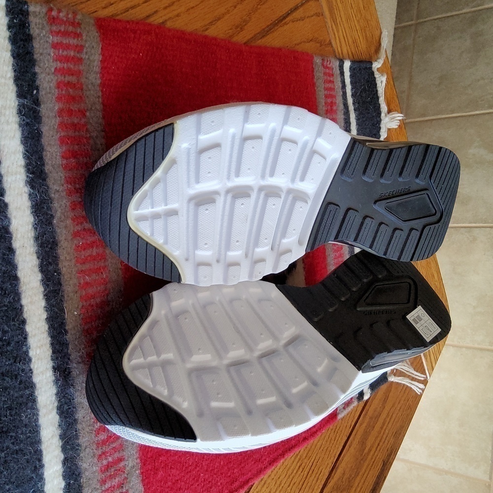 Men's Skechers 💚💛🧡💙 New, No Box, Gray. Air Cooled Memory Foam. Size 12 - Picture 3 of 3
